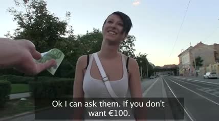 Чешская девушка трахается за деньги на улице